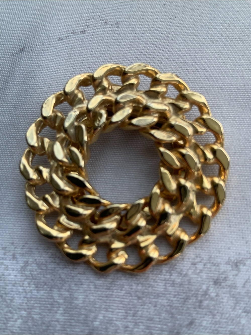 Vintage Gold-Tone Interlinked Chain Circle Brooch